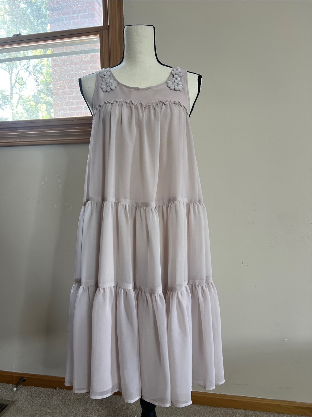 ⚛️👅💅🏻👛H&M Pale Pink Tiered Sleeveless Midi Dress with Floral Applique